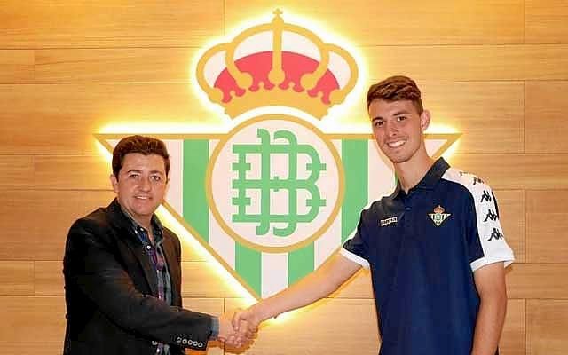 El Betis ata a Raúl García
