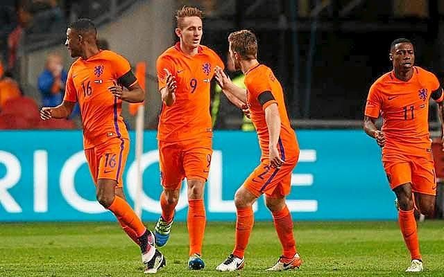 De Jong 'resucita' con Holanda