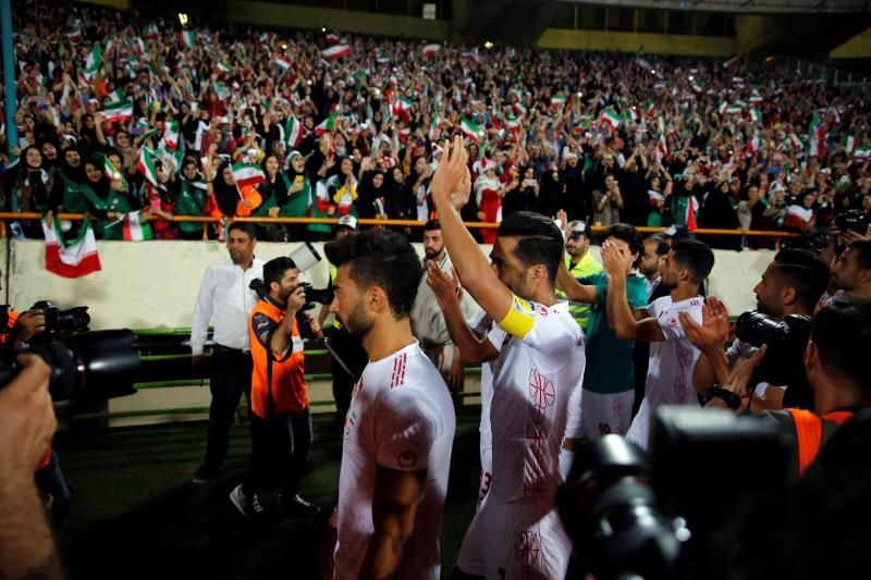 Las mujeres iraníes hacen historia con su entrada al estadio Azadi