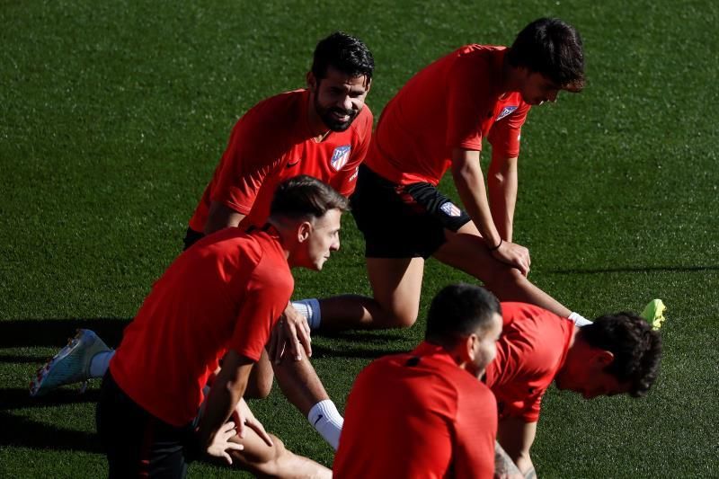 Costa vuelve a entrenar con el grupo