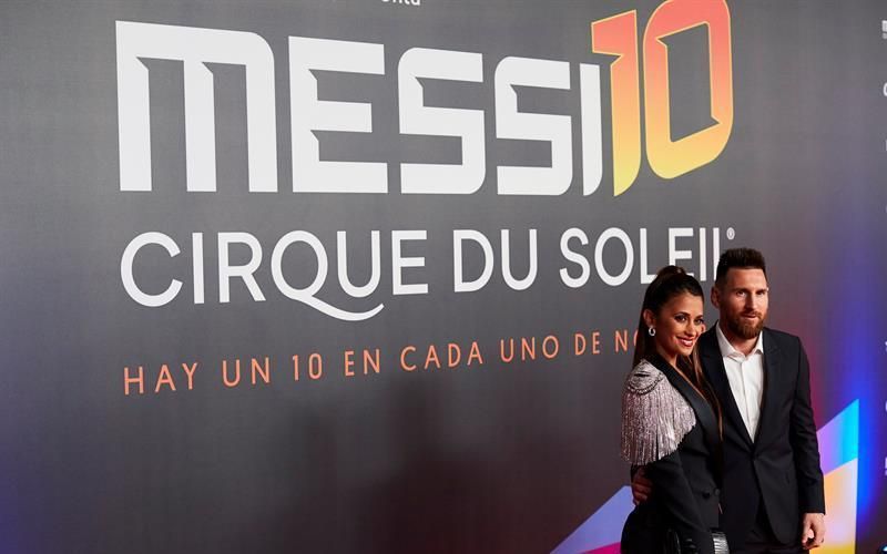 Messi aplaude a los artistas del Cirque du Soleil en el estreno de "Messi10"