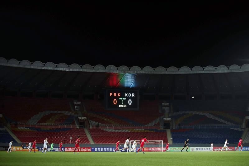 La FIFA, disgustada por la falta de público en el partido entre las dos Coreas en Piongyang