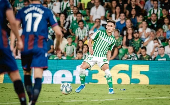 Álex Moreno: "Tenía muchas ganas de poder estar en el Betis"