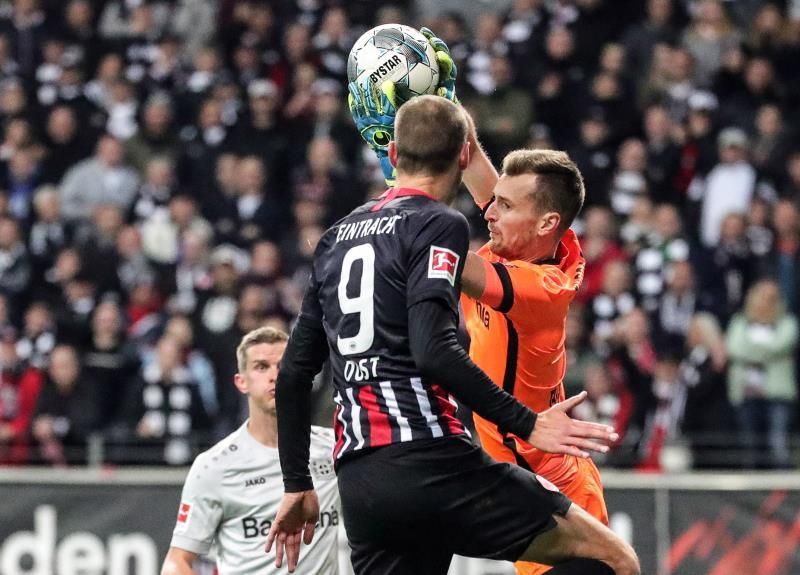El Eintracht golea a un ineficaz Leverkusen (3-0)