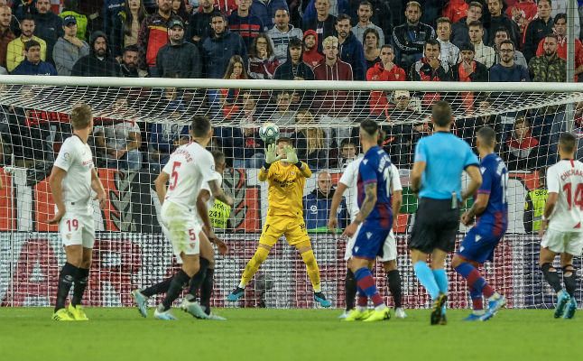 Vaclik: "El equipo ha ganado un partido difícil y estoy feliz por Luuk"