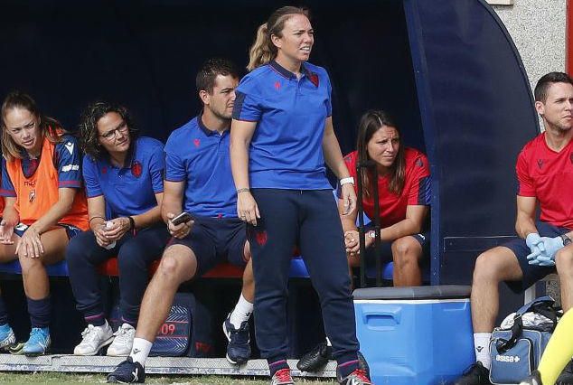 María Pry le tiene cogida la medida al Sevilla