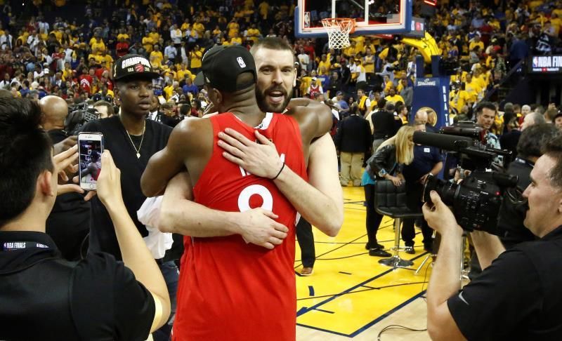 Los Raptors, con Gasol, Ibaka y Scariolo, reciben los anillos de la NBA