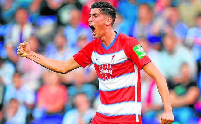 Carlos Fernández: "No por ser el Betis tengo más ganas de marcar"