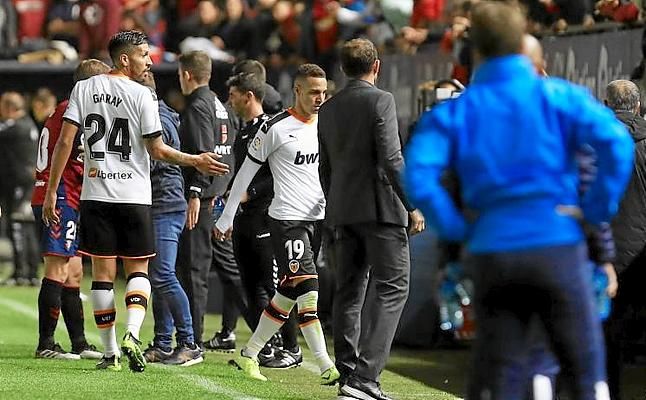 Rodrigo no estará contra el Sevilla... como mínimo