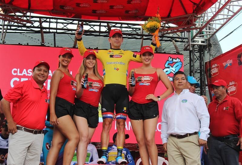El ciclista local Manuel Rodas adelanta al peruano González y asume el liderato de la Vuelta a Guatemala