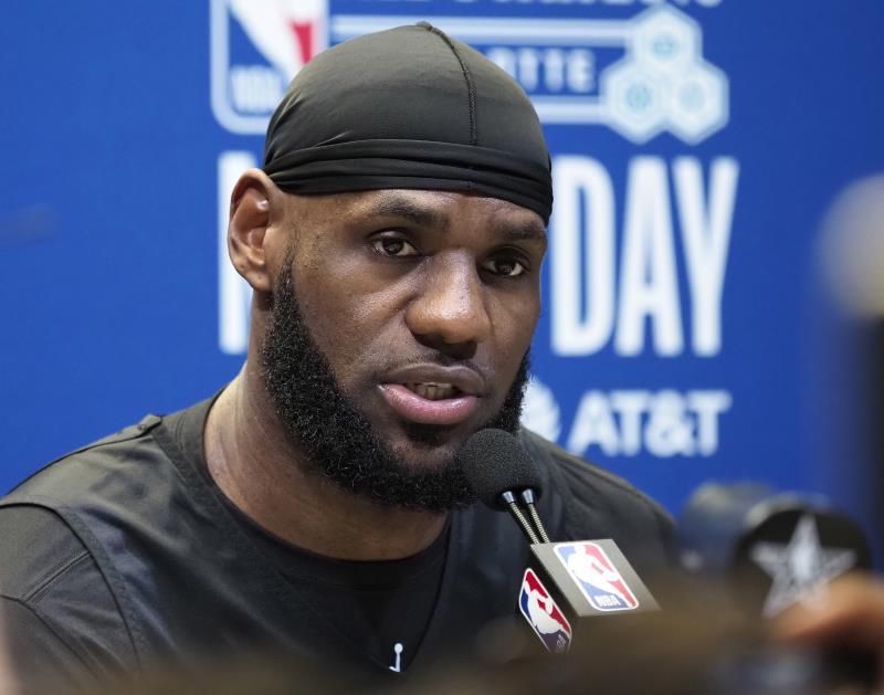 Lebron James desalojado de su casa por los incendios que asolan California