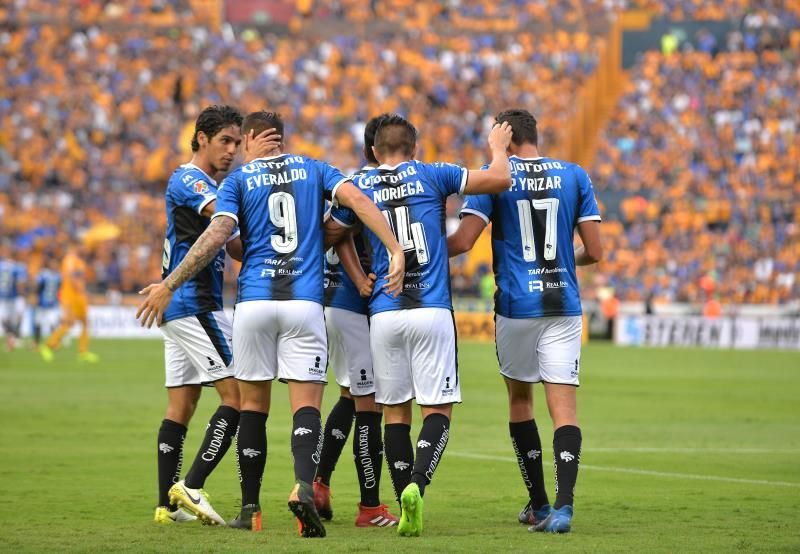 Querétaro visita al Santos en partido entre dos en busca del liderato