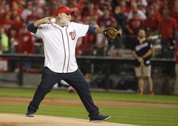 José Andrés hizo el lanzamiento inicial y Trump fue abucheado