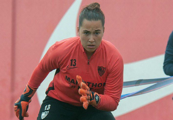 Cata Coll toma ventaja en la portería del Sevilla FC