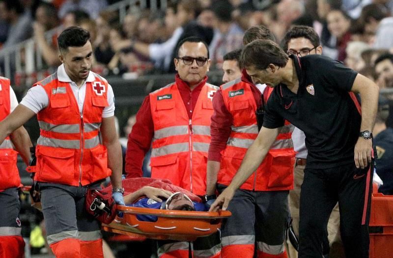 Escudero abandonó el campo conmocionado y en camilla; Coquelin, lesionado