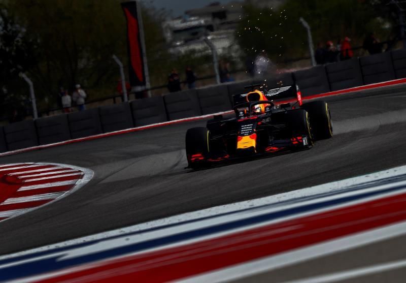 Hamilton logra mejor tiempo en entrenamientos; el español Carlos Sainz acaba octavo