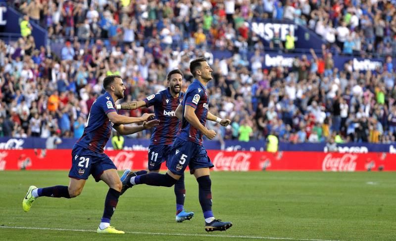 Radoja pasa de un año en blanco en Vigo a titular y goleador en el Levante