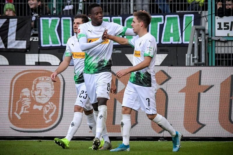 Patrick Herrman mantiene líder al Borussia Monchengladbach
