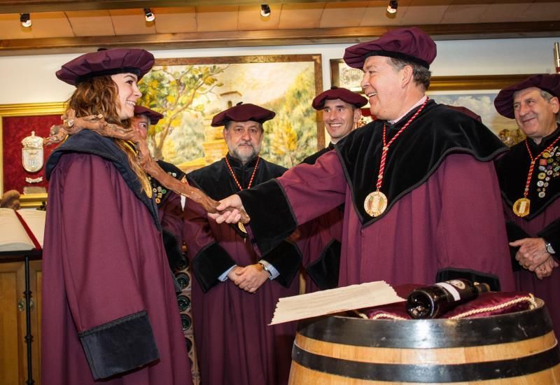 Sheyla Gutiérrez, nueva cofrade del vino de Rioja, quiere "brindar en Tokio"