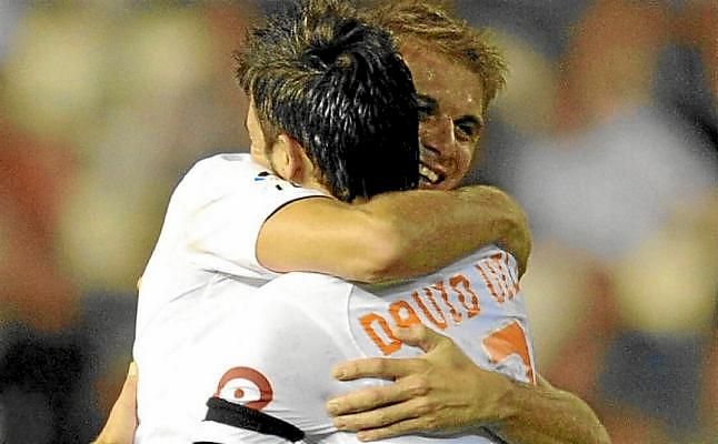 Joaquín y Villa: el abrazo del gol