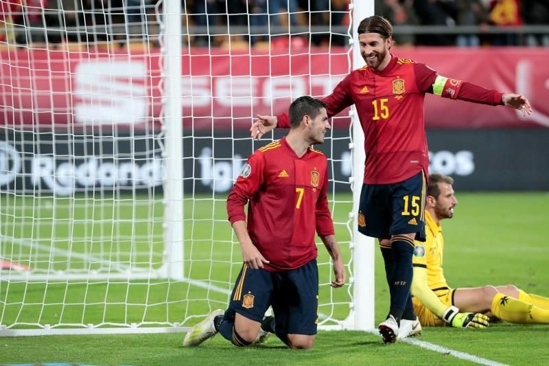 Ramos recibe el brazalete de "gran capitán" por su récord con la selección
