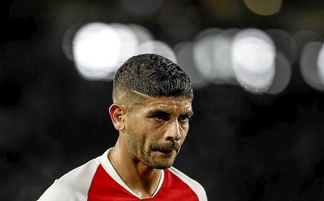 Banega: "Estoy muy bien en Sevilla; veo lejano volver a Argentina"