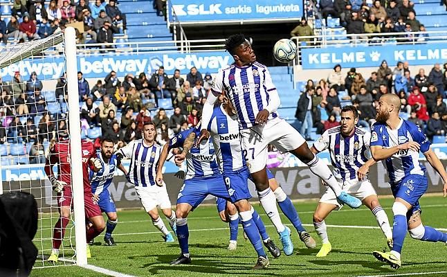 Everton, Schalke y Newscastle, competencia por Salisu