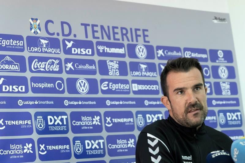 El Tenerife destituye a su entrenador López Garai tras el empate con el Cádiz