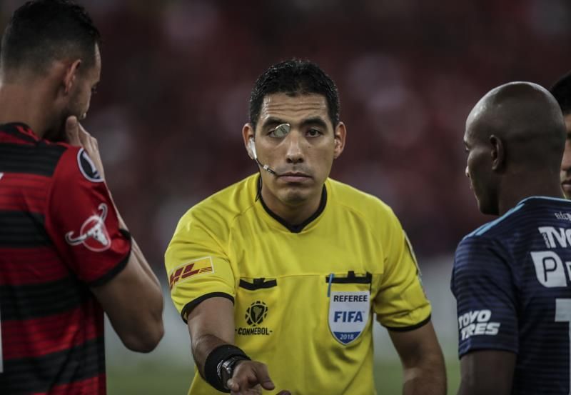 La Conmebol saca del VAR de la final de la Libertadores al peruano Diego Haro