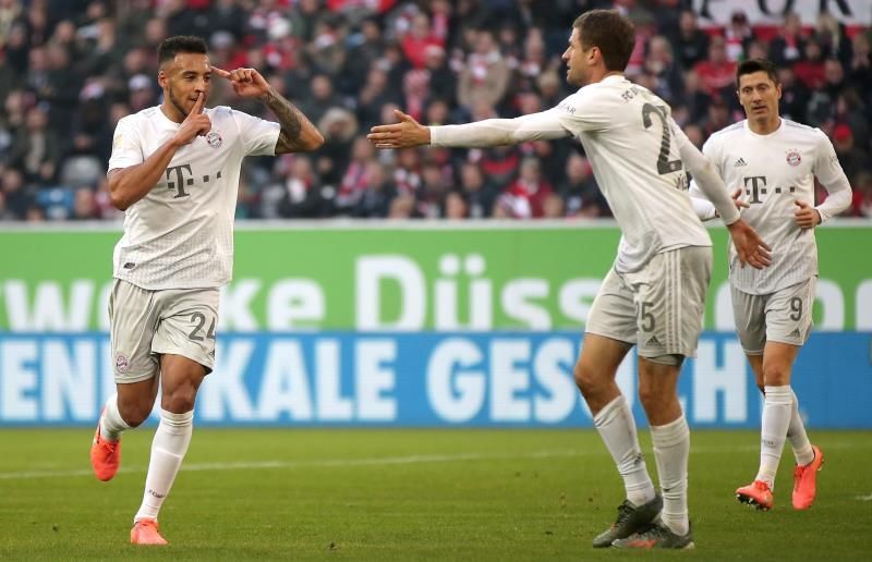El Gladbach pincha en Berlín y el Bayern golea y recorta distancias
