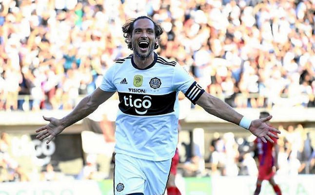 Un ex bético se luce en el Clásico de Paraguay