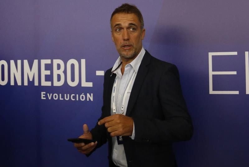 Batistuta apoya a un opositor para las elecciones presidenciales de Boca