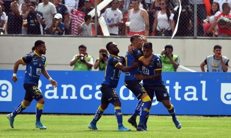 2-1. Delfín disfruta de sufrido triunfo ante Macará en semifinales en Ecuador