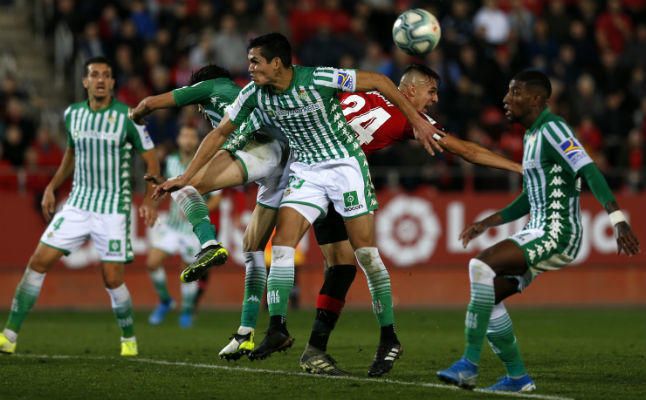 Competición desestima el recurso del Betis y Mandi es baja