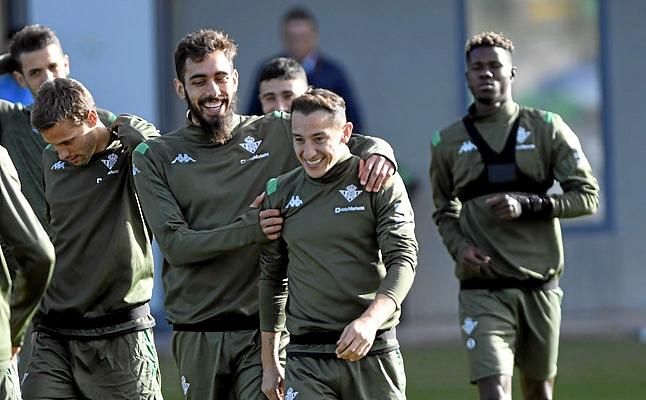 Tres novedades en la lista del Betis ante el Athletic
