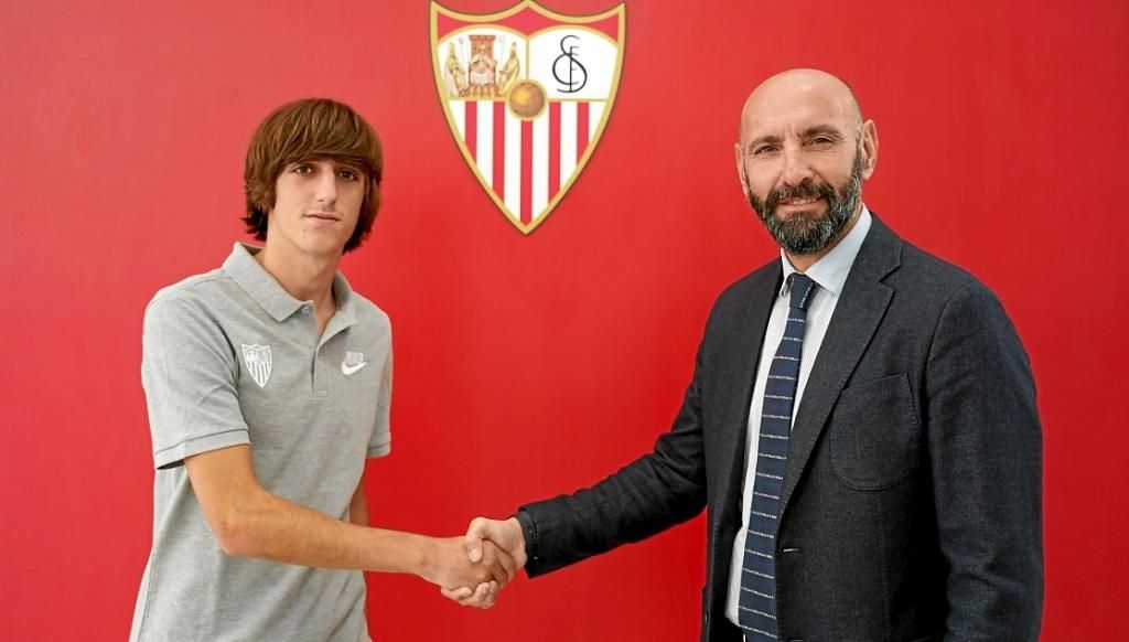 Bryan Gil renueva con el Sevilla hasta 2023