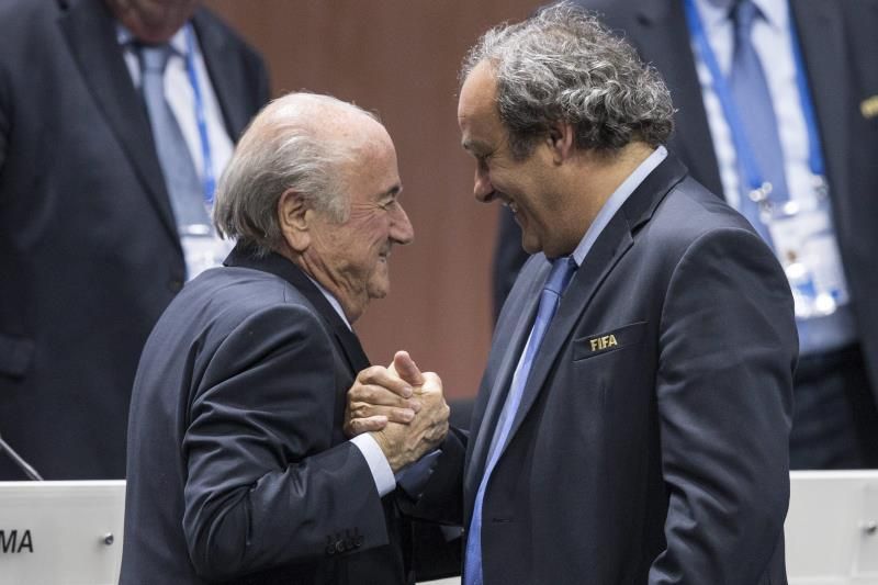 La FIFA podría reclamar a Blatter y Platini dos millones de francos suizos