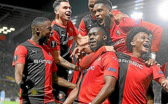 Escudé toma nota de la noche europea de Joris Gnagnon