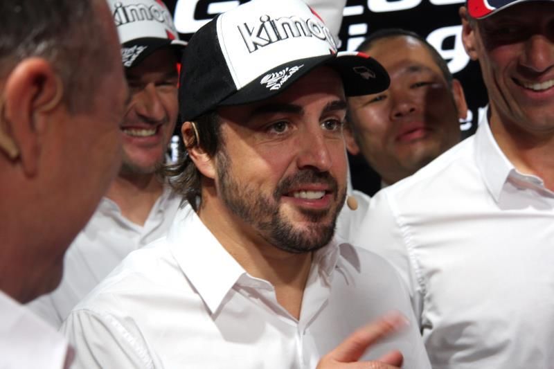 Fernando Alonso sube al podio en las 24 Horas de Dubai