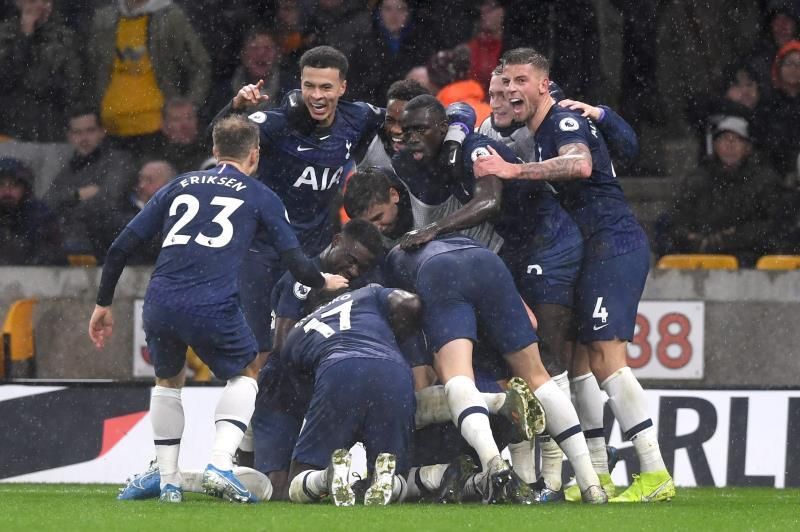 Lucas Moura y Vertonghen meten en plaza europea al Tottenham de Mourinho