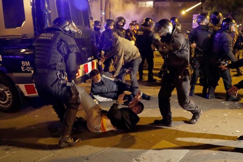 Diez detenidos en los altercados junto al Camp Nou durante el clásico