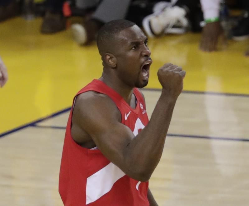 Ibaka hace de Siakam y los Raptors ganan; Rubio, 24 puntos no salvan a Suns