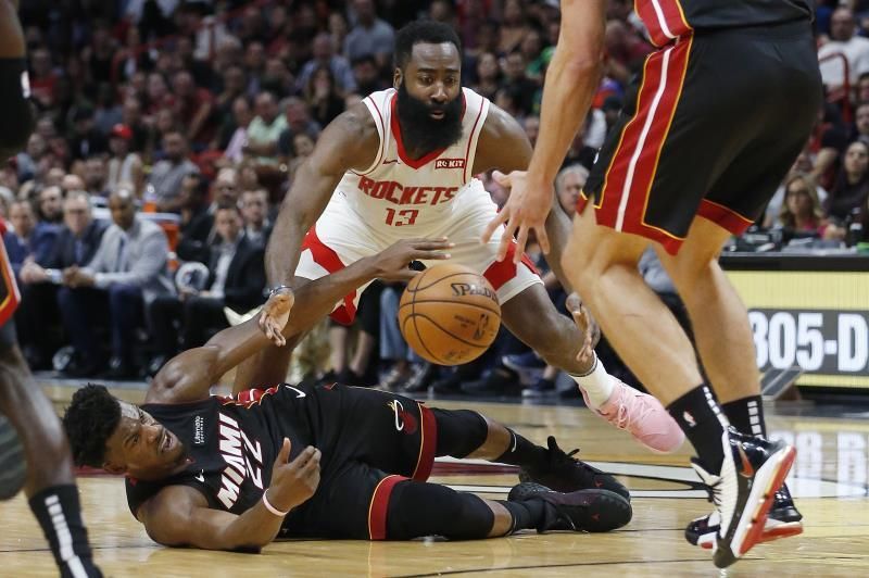 Harden logra 47 puntos en la victoria de los Rockets