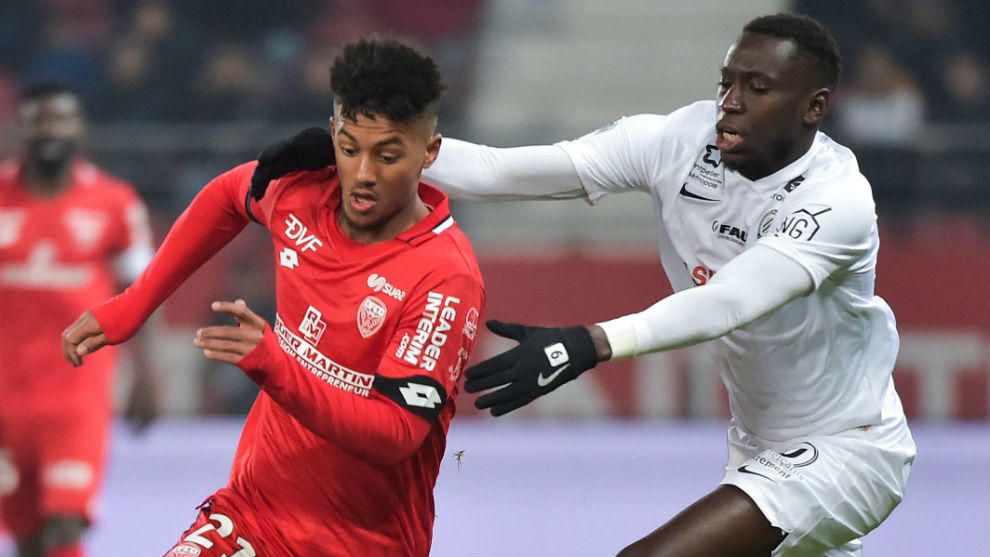 El Sevilla se fija en Chouiar y avanza en el lateral