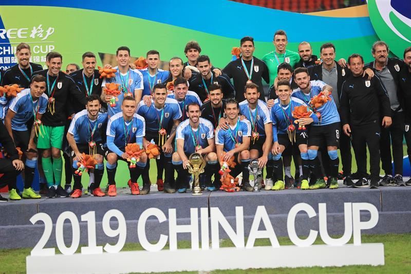 China aprueba tope salarial de 3 millones de euros para futbolistas foráneos