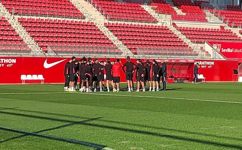 El Sevilla vuelve al trabajo con Nolito y sin el Mudo