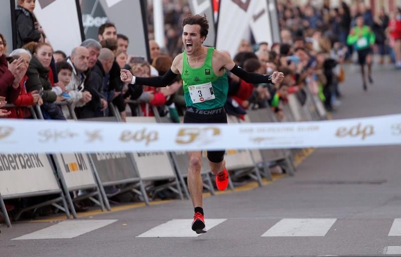 Martín Acebes e Isabel Barreiro ganan la San Silvestre de Gijón