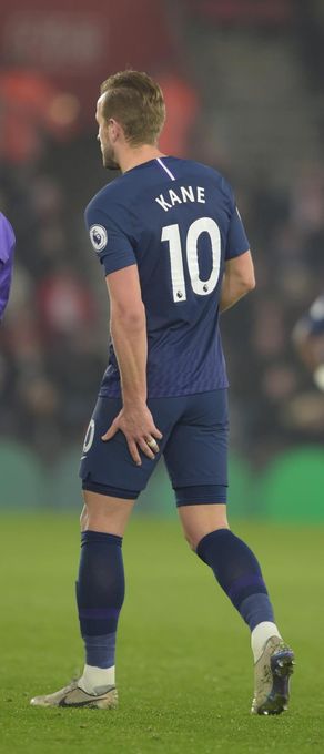 El Tottenham de Mourinho pierde y Kane se lesiona
