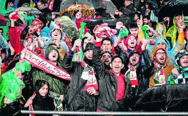 El Antoniano premia a su afición por el apoyo en Copa