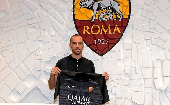 Pau López: "En el Betis aprendí a jugar con los pies"